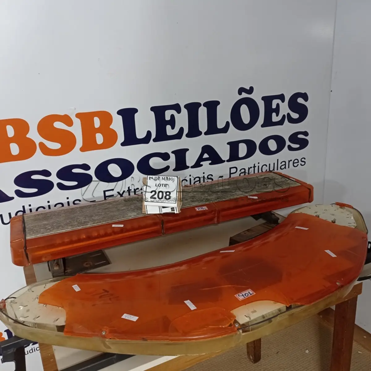 LOTE 208 - 02 SIRENES VEICULAR COM AVARIAS. (NO ESTADO) ATENÇÃO! FAZER A VISITAÇÃO ANTES DE ARREMATAR, NÃO SABEMOS SE FUNCIONA. LEILÃO NÃO TEM GARANTIA E NEM DEVOLUÇÃO, SUJEITO A POSSÍVEIS AVARIAS VISÍVEIS/OCULTAS E/OU AUSÊNCIA DE COMPONENTES.