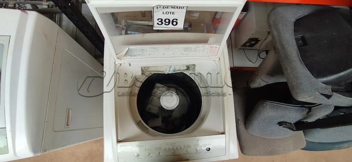 LOTE 396 - 01 MÁQUINA DE LAVAR ROUPAS BRASTEMP 5K. (NO ESTADO) ATENÇÃO! FAZER A VISITAÇÃO ANTES DE ARREMATAR, NÃO SABEMOS SE FUNCIONA. LEILÃO NÃO TEM GARANTIA E NEM DEVOLUÇÃO, SUJEITO A POSSÍVEIS AVARIAS VISÍVEIS/OCULTAS E/OU AUSÊNCIA DE COMPONENTES.