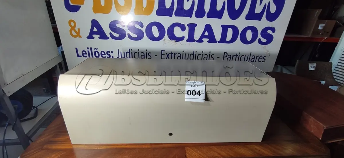 LOTE 004 - 01 ARMÁRIO SUSPENSO. (NO ESTADO EM QUE SE ENCONTRA. SUJEITO A AVARIAS OCULTAS/VISÍVEIS.)