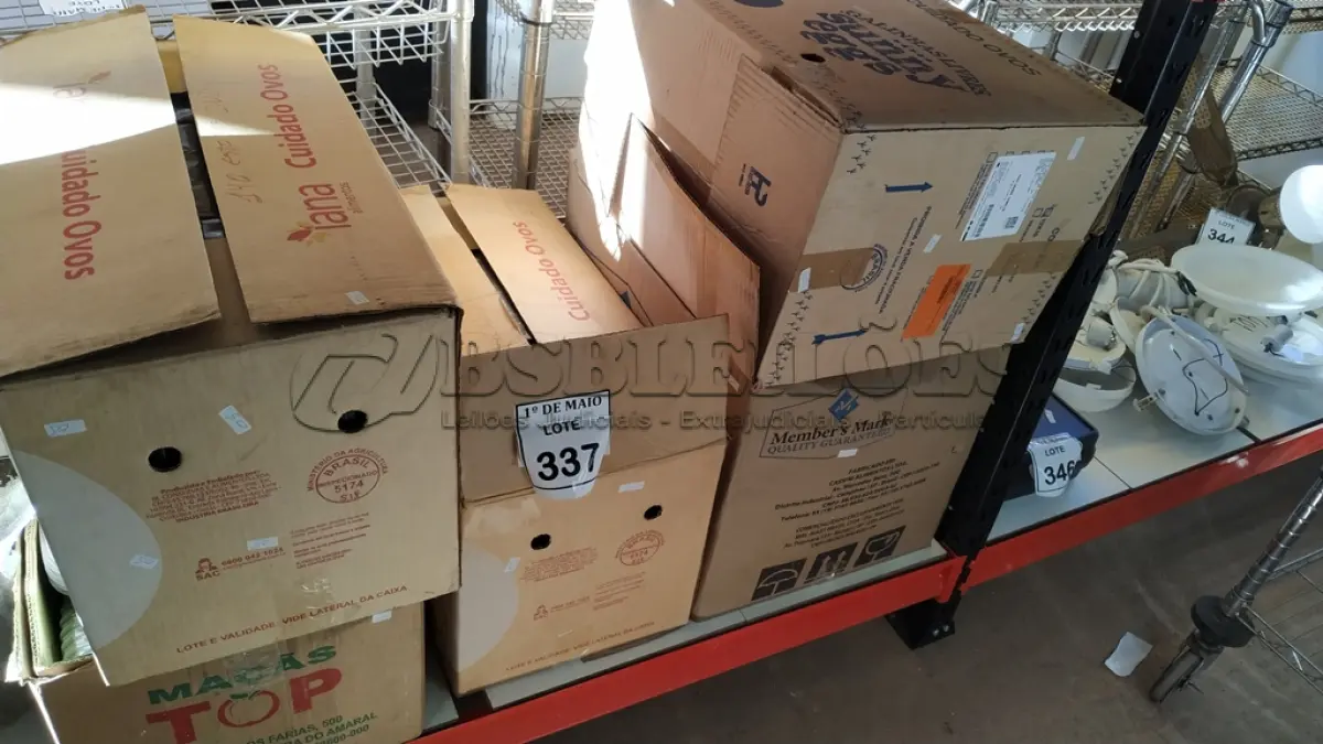 LOTE 337 - 01 LOTE COM CAPAS PARA DVDS E EMBALAGENS DESCARTÁVEIS. (NO ESTADO) ATENÇÃO! FAZER A VISITAÇÃO ANTES DE ARREMATAR, NÃO SABEMOS SE FUNCIONA. LEILÃO NÃO TEM GARANTIA E NEM DEVOLUÇÃO, SUJEITO A POSSÍVEIS AVARIAS VISÍVEIS/OCULTAS E/OU AUSÊNCIA DE COMPONENTES.
