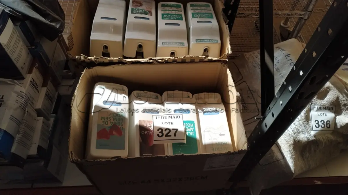 LOTE 327 - 01 LOTE COM DISPENSES PARA SABÃO.  (NO ESTADO) ATENÇÃO! FAZER A VISITAÇÃO ANTES DE ARREMATAR, NÃO SABEMOS SE FUNCIONA. LEILÃO NÃO TEM GARANTIA E NEM DEVOLUÇÃO, SUJEITO A POSSÍVEIS AVARIAS VISÍVEIS/OCULTAS E/OU AUSÊNCIA DE COMPONENTES.