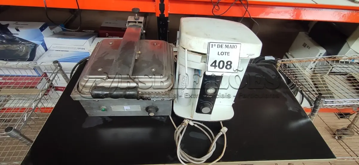 LOTE 408 - 01 SANDUICHEIRA EM INOX ELÉTRICA TRIFÁSICA E 01 PURIFICADOR DE ÁGUA PARA RETIRADA DE PEÇAS. (NO ESTADO) ATENÇÃO! FAZER A VISITAÇÃO ANTES DE ARREMATAR, NÃO SABEMOS SE FUNCIONA. LEILÃO NÃO TEM GARANTIA E NEM DEVOLUÇÃO, SUJEITO A POSSÍVEIS AVARIAS VISÍVEIS/OCULTAS E/OU AUSÊNCIA DE COMPONENTES.