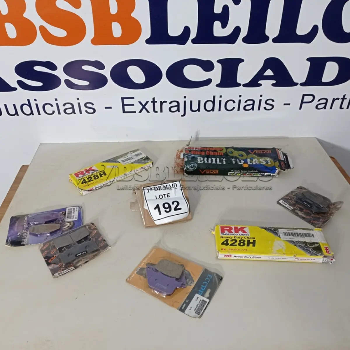 LOTE 192 - 01 LOTE COM JOGOS DE PASTILHA DE FREIO DIVERSAS E 02 CORRENTES DE MOTO YAMAHA FAZER 2008. (NO ESTADO) ATENÇÃO! FAZER A VISITAÇÃO ANTES DE ARREMATAR, NÃO SABEMOS SE FUNCIONA. LEILÃO NÃO TEM GARANTIA E NEM DEVOLUÇÃO, SUJEITO A POSSÍVEIS AVARIAS VISÍVEIS/OCULTAS E/OU AUSÊNCIA DE COMPONENTES.