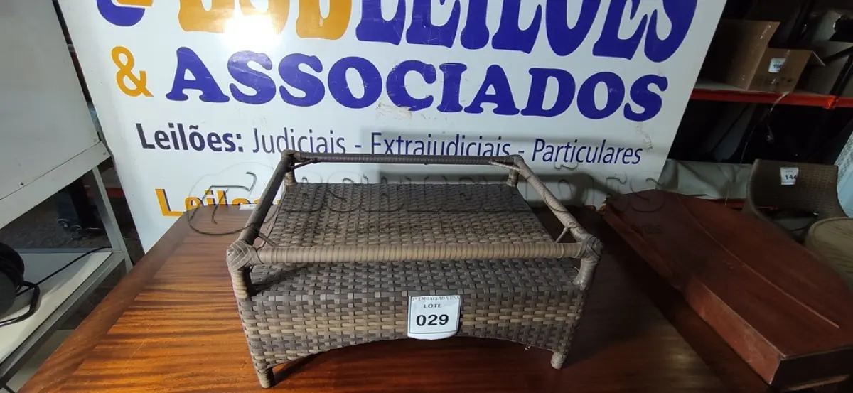 LOTE 029 - 01 MESA JARDIM.  (NO ESTADO EM QUE SE ENCONTRA. SUJEITO A AVARIAS OCULTAS/VISÍVEIS.) BF8719A