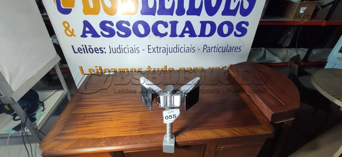 LOTE 055 - 01 SUPORTE DE MONITOR PRATA. (NO ESTADO EM QUE SE ENCONTRA. SUJEITO A AVARIAS OCULTAS/VISÍVEIS.)