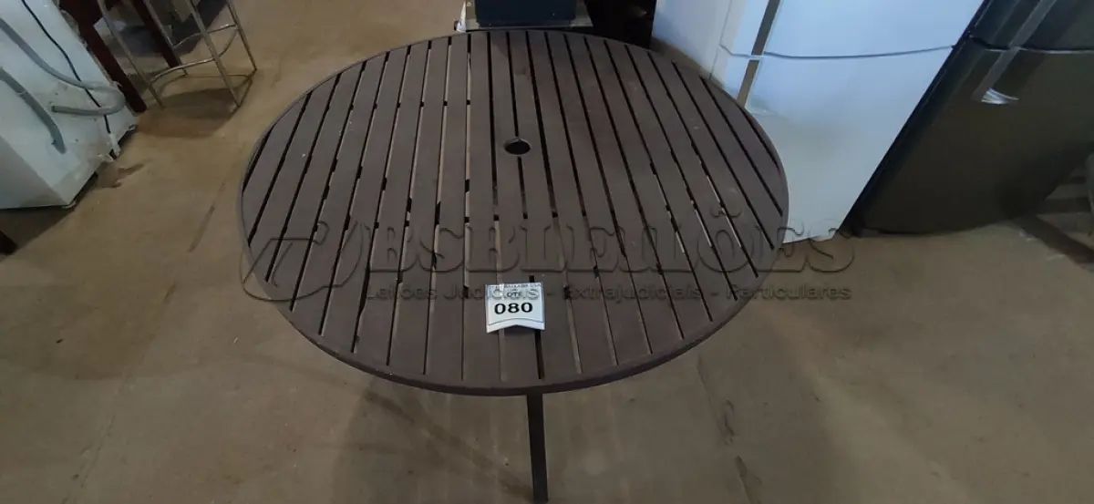 LOTE 080 - 01 MESA DE JARDIM. (NO ESTADO EM QUE SE ENCONTRA. SUJEITO A AVARIAS OCULTAS/VISÍVEIS.)  BH1525E