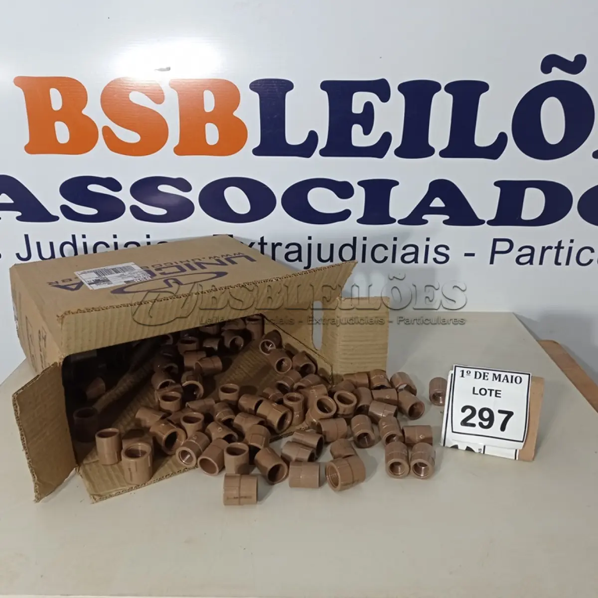 LOTE 297 - 01 LOTE COM VÁRIAS LUVAS ROSCÁVEIS. (NO ESTADO) ATENÇÃO! FAZER A VISITAÇÃO ANTES DE ARREMATAR, NÃO SABEMOS SE FUNCIONA. LEILÃO NÃO TEM GARANTIA E NEM DEVOLUÇÃO, SUJEITO A POSSÍVEIS AVARIAS VISÍVEIS/OCULTAS E/OU AUSÊNCIA DE COMPONENTES.