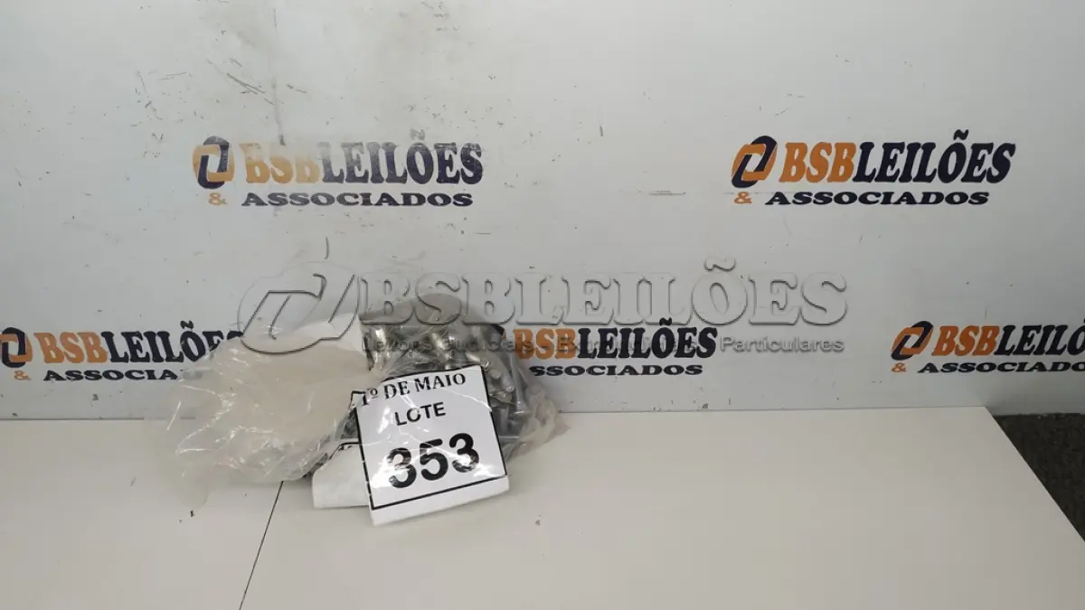 LOTE 353 - 01 LOTE COM DIVERSOS PARAFUSOS. (NOVO) (NO ESTADO) ATENÇÃO! FAZER A VISITAÇÃO ANTES DE ARREMATAR, NÃO SABEMOS SE FUNCIONA. LEILÃO NÃO TEM GARANTIA E NEM DEVOLUÇÃO, SUJEITO A POSSÍVEIS AVARIAS VISÍVEIS/OCULTAS E/OU AUSÊNCIA DE COMPONENTES.