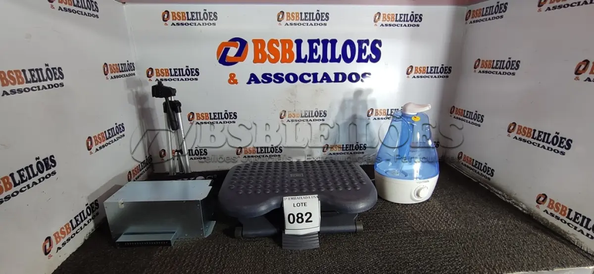 LOTE 082 - 01 APOIO PARA PÉS FONTE, TRIPÉ E 01 UMIDIFICADOR. (NO ESTADO EM QUE SE ENCONTRA. SUJEITO A AVARIAS OCULTAS/VISÍVEIS.)