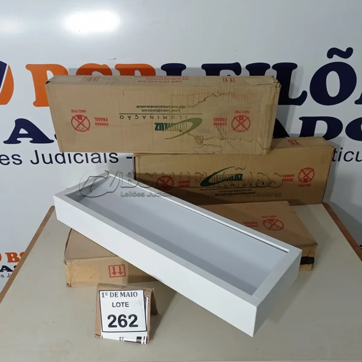 LOTE 262 - 04 LUMINÁRIAS DE EMBUTIR MARCA LUMILUZ. (NO ESTADO) ATENÇÃO! FAZER A VISITAÇÃO ANTES DE ARREMATAR, NÃO SABEMOS SE FUNCIONA. LEILÃO NÃO TEM GARANTIA E NEM DEVOLUÇÃO, SUJEITO A POSSÍVEIS AVARIAS VISÍVEIS/OCULTAS E/OU AUSÊNCIA DE COMPONENTES.