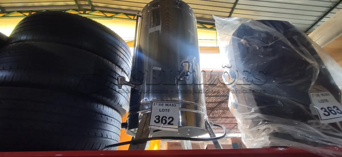 LOTE 362 - 01 CAFETEIRA INDUSTRIAL EM INOX.  (NO ESTADO) ATENÇÃO! FAZER A VISITAÇÃO ANTES DE ARREMATAR, NÃO SABEMOS SE FUNCIONA. LEILÃO NÃO TEM GARANTIA E NEM DEVOLUÇÃO, SUJEITO A POSSÍVEIS AVARIAS VISÍVEIS/OCULTAS E/OU AUSÊNCIA DE COMPONENTES.
