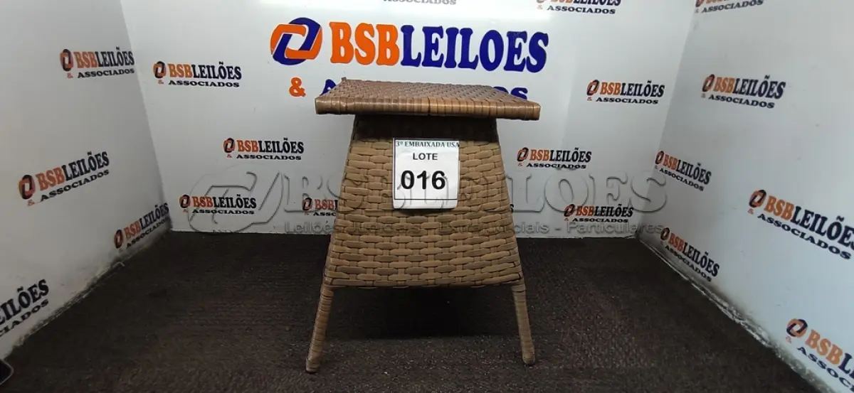 LOTE 016 - 01 MESA DE CANTO DE JARDIM. (NO ESTADO EM QUE SE ENCONTRA. SUJEITO A AVARIAS OCULTAS/VISÍVEIS.) BH1523L