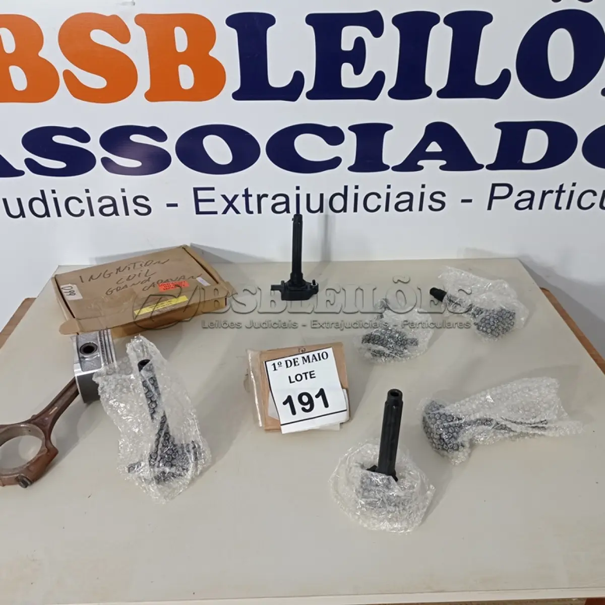 LOTE 191 - 01 JOGO DE BOBINA DE IGNIÇÃO JOURNEY GRAND CARAVAN 3,6 V6 2011 A A2016 E KIT DE PISTÃO E ANÉIS CHRYSLER 300C PESNTASTAR MOPAR. (NO ESTADO) ATENÇÃO! FAZER A VISITAÇÃO ANTES DE ARREMATAR, NÃO SABEMOS SE FUNCIONA. LEILÃO NÃO TEM GARANTIA E NEM DEVOLUÇÃO, SUJEITO A POSSÍVEIS AVARIAS VISÍVEIS/OCULTAS E/OU AUSÊNCIA DE COMPONENTES.