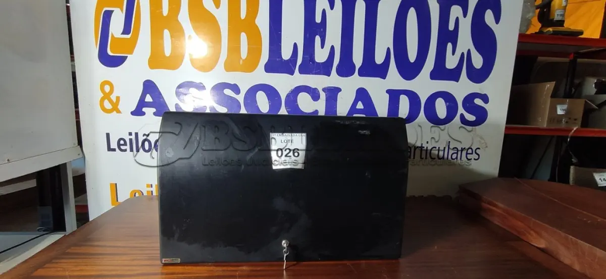 LOTE 026 - 01 ARMÁRIO SUSPENSO. (NO ESTADO EM QUE SE ENCONTRA. SUJEITO A AVARIAS OCULTAS/VISÍVEIS.)