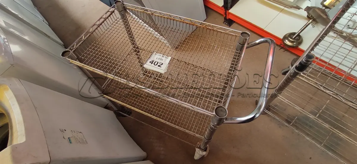 LOTE 402 - 01 CARRINHO PARA TRANSPORTE 03 BANDEJAS. (NO ESTADO) ATENÇÃO! FAZER A VISITAÇÃO ANTES DE ARREMATAR, NÃO SABEMOS SE FUNCIONA. LEILÃO NÃO TEM GARANTIA E NEM DEVOLUÇÃO, SUJEITO A POSSÍVEIS AVARIAS VISÍVEIS/OCULTAS E/OU AUSÊNCIA DE COMPONENTES.