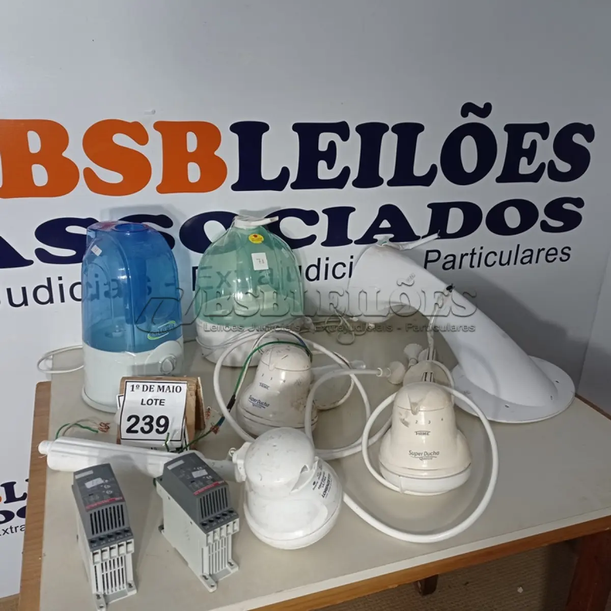 LOTE 239 - 04 CHUVEIROS ELÉTRICOS, 02 UMIDIFICADORES DE AR E 02 INVERSORES. (NO ESTADO) ATENÇÃO! FAZER A VISITAÇÃO ANTES DE ARREMATAR, NÃO SABEMOS SE FUNCIONA. LEILÃO NÃO TEM GARANTIA E NEM DEVOLUÇÃO, SUJEITO A POSSÍVEIS AVARIAS VISÍVEIS/OCULTAS E/OU AUSÊNCIA DE COMPONENTES.