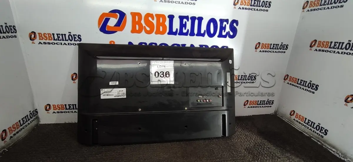 LOTE 036 - 01 TELEVISÃO LG 32LH515B SEM CONTROLE. (NO ESTADO EM QUE SE ENCONTRA. SUJEITO A AVARIAS OCULTAS/VISÍVEIS.) AV9669X