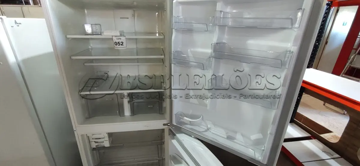 LOTE 052 - 01 GELADEIRA BRASTEMP INVERSE 220V. (NO ESTADO EM QUE SE ENCONTRA. SUJEITO A AVARIAS OCULTAS/VISÍVEIS.) AV9529U