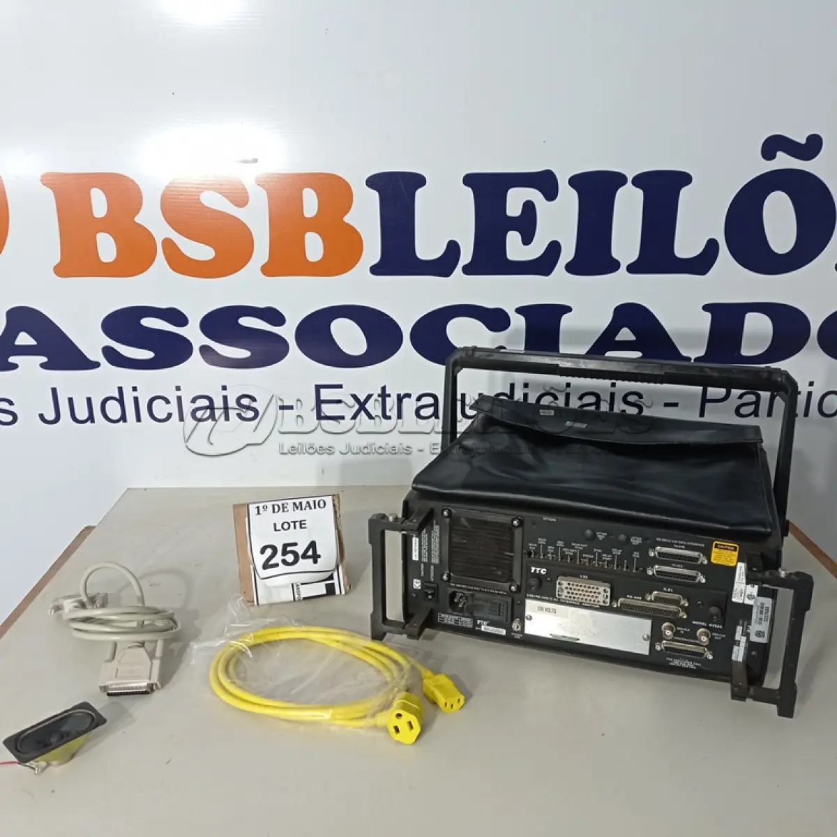 LOTE 254 - 01 APARELHO ANALISADOR DE COMUNICAÇÃO FIREBERD 6000.  (NO ESTADO) ATENÇÃO! FAZER A VISITAÇÃO ANTES DE ARREMATAR, NÃO SABEMOS SE FUNCIONA. LEILÃO NÃO TEM GARANTIA E NEM DEVOLUÇÃO, SUJEITO A POSSÍVEIS AVARIAS VISÍVEIS/OCULTAS E/OU AUSÊNCIA DE COMPONENTES.
