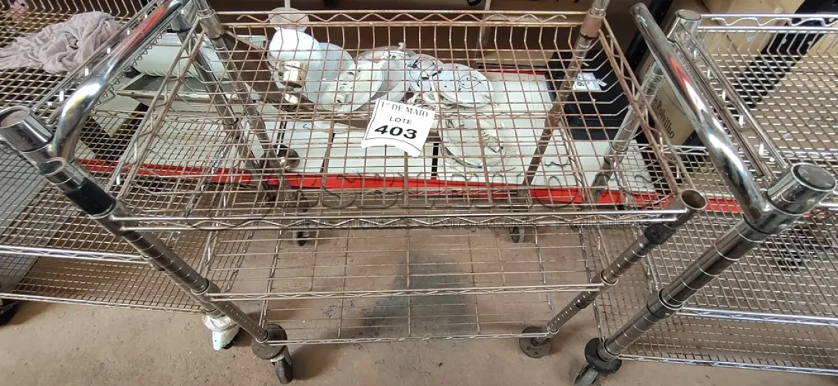LOTE 403 - 01 CARRINHO PARA TRANSPORTE 03 BANDEJAS. (NO ESTADO) ATENÇÃO! FAZER A VISITAÇÃO ANTES DE ARREMATAR, NÃO SABEMOS SE FUNCIONA. LEILÃO NÃO TEM GARANTIA E NEM DEVOLUÇÃO, SUJEITO A POSSÍVEIS AVARIAS VISÍVEIS/OCULTAS E/OU AUSÊNCIA DE COMPONENTES.