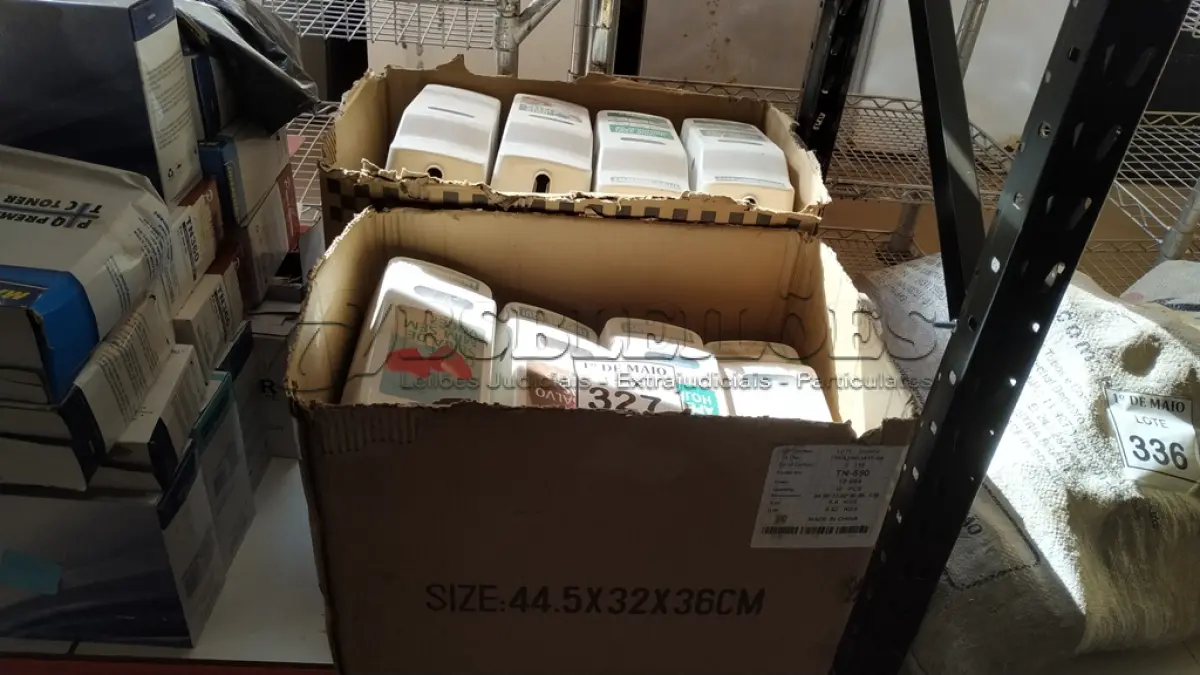 LOTE 327 - 01 LOTE COM DISPENSES PARA SABÃO.  (NO ESTADO) ATENÇÃO! FAZER A VISITAÇÃO ANTES DE ARREMATAR, NÃO SABEMOS SE FUNCIONA. LEILÃO NÃO TEM GARANTIA E NEM DEVOLUÇÃO, SUJEITO A POSSÍVEIS AVARIAS VISÍVEIS/OCULTAS E/OU AUSÊNCIA DE COMPONENTES.