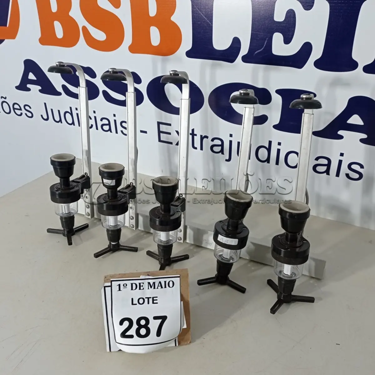 LOTE 287 - 05 DOSADORES DE BEBIDAS. (NO ESTADO) ATENÇÃO! FAZER A VISITAÇÃO ANTES DE ARREMATAR, NÃO SABEMOS SE FUNCIONA. LEILÃO NÃO TEM GARANTIA E NEM DEVOLUÇÃO, SUJEITO A POSSÍVEIS AVARIAS VISÍVEIS/OCULTAS E/OU AUSÊNCIA DE COMPONENTES.