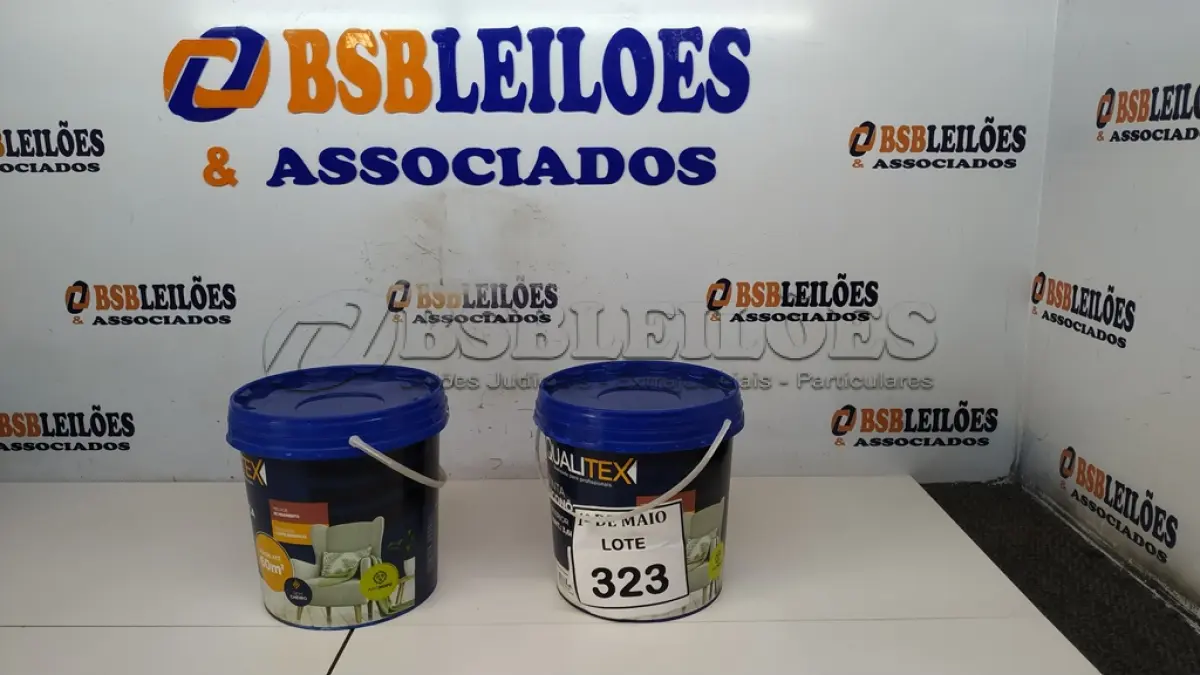 LOTE 323 - 02 GALÕES DE TINTA DE 3,6L AMARELO SOL MARCA QUALITEX. (NOVO) (NO ESTADO) ATENÇÃO! FAZER A VISITAÇÃO ANTES DE ARREMATAR, NÃO SABEMOS SE FUNCIONA. LEILÃO NÃO TEM GARANTIA E NEM DEVOLUÇÃO, SUJEITO A POSSÍVEIS AVARIAS VISÍVEIS/OCULTAS E/OU AUSÊNCIA DE COMPONENTES.