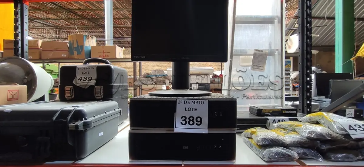 LOTE 389 - 02 CPUS MARCA HP PARA RETIRADA DE PEÇAS E 01 MONITOR MARCA POSITIVO. (NO ESTADO) ATENÇÃO! FAZER A VISITAÇÃO ANTES DE ARREMATAR, NÃO SABEMOS SE FUNCIONA. LEILÃO NÃO TEM GARANTIA E NEM DEVOLUÇÃO, SUJEITO A POSSÍVEIS AVARIAS VISÍVEIS/OCULTAS E/OU AUSÊNCIA DE COMPONENTES.
