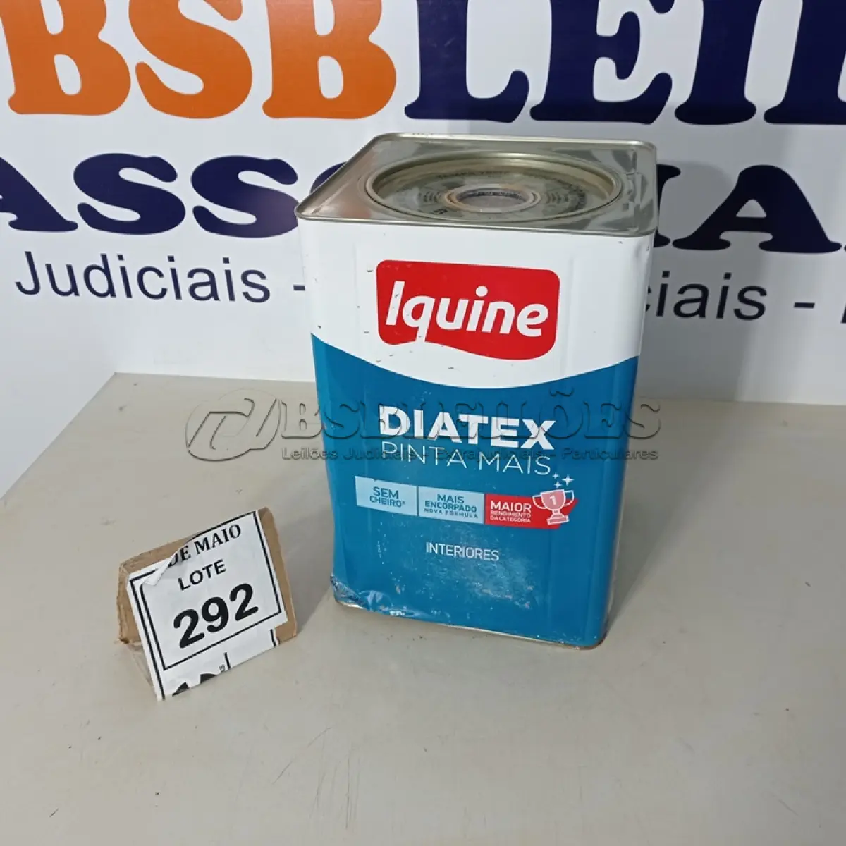 LOTE 292 - 01 LATA DE TINTA PARA INTERIORES DE 16/18 BRANCO BASE P MARCA IQUINE DIATEX. (NOVO) (NO ESTADO) ATENÇÃO! FAZER A VISITAÇÃO ANTES DE ARREMATAR, NÃO SABEMOS SE FUNCIONA. LEILÃO NÃO TEM GARANTIA E NEM DEVOLUÇÃO, SUJEITO A POSSÍVEIS AVARIAS VISÍVEIS/OCULTAS E/OU AUSÊNCIA DE COMPONENTES.