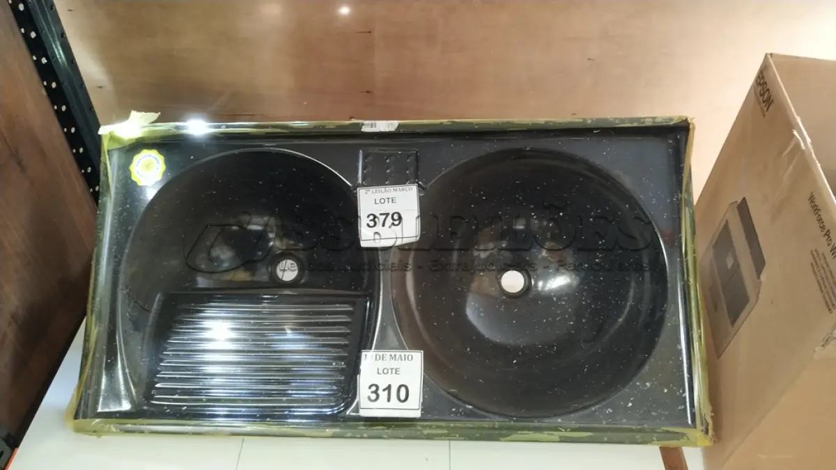 LOTE 310 - 01 TANQUE DE LAVAR ROUPAS C/02 CUBAS. (NOVO). (NO ESTADO) ATENÇÃO! FAZER A VISITAÇÃO ANTES DE ARREMATAR, NÃO SABEMOS SE FUNCIONA. LEILÃO NÃO TEM GARANTIA E NEM DEVOLUÇÃO, SUJEITO A POSSÍVEIS AVARIAS VISÍVEIS/OCULTAS E/OU AUSÊNCIA DE COMPONENTES.