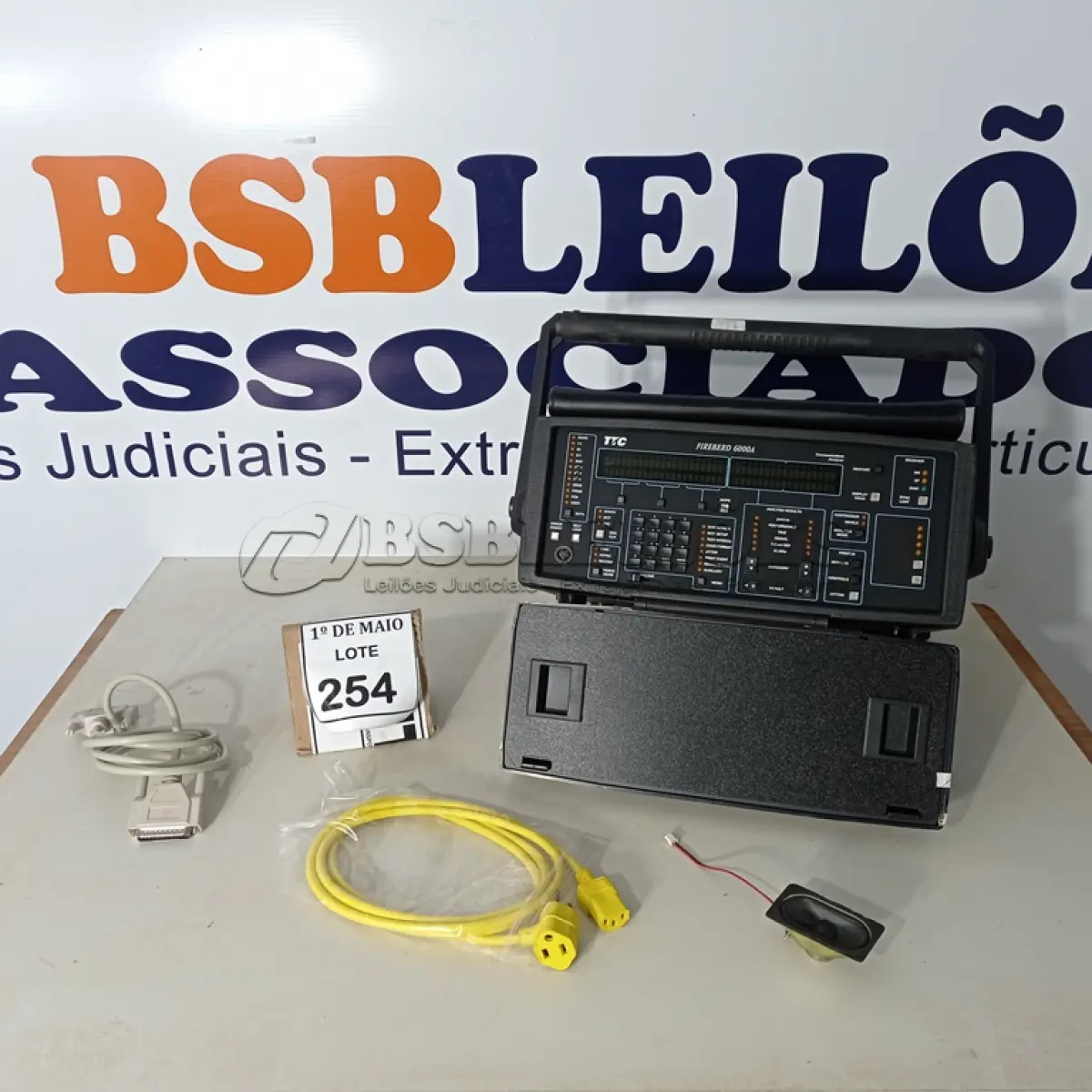 LOTE 254 - 01 APARELHO ANALISADOR DE COMUNICAÇÃO FIREBERD 6000.  (NO ESTADO) ATENÇÃO! FAZER A VISITAÇÃO ANTES DE ARREMATAR, NÃO SABEMOS SE FUNCIONA. LEILÃO NÃO TEM GARANTIA E NEM DEVOLUÇÃO, SUJEITO A POSSÍVEIS AVARIAS VISÍVEIS/OCULTAS E/OU AUSÊNCIA DE COMPONENTES.