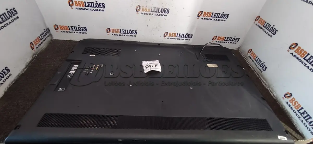 LOTE 067 - 01 TELEVISÃO SONY 46”. (NO ESTADO EM QUE SE ENCONTRA. SUJEITO A AVARIAS OCULTAS/VISÍVEIS.) AV9463C