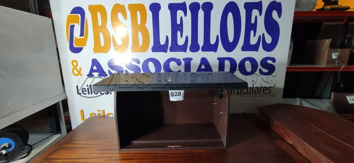 LOTE 028 - 01 ARMÁRIO SUSPENSO. (NO ESTADO EM QUE SE ENCONTRA. SUJEITO A AVARIAS OCULTAS/VISÍVEIS.)