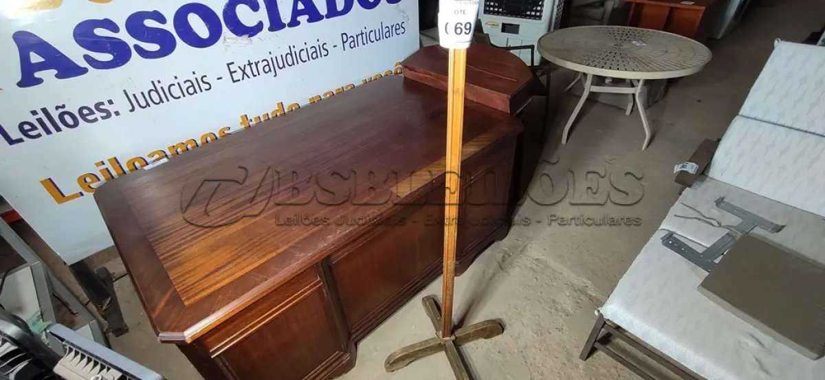 LOTE 069 - 01 CABIDEIRO EM MADEIRA. (NO ESTADO EM QUE SE ENCONTRA. SUJEITO A AVARIAS OCULTAS/VISÍVEIS.)