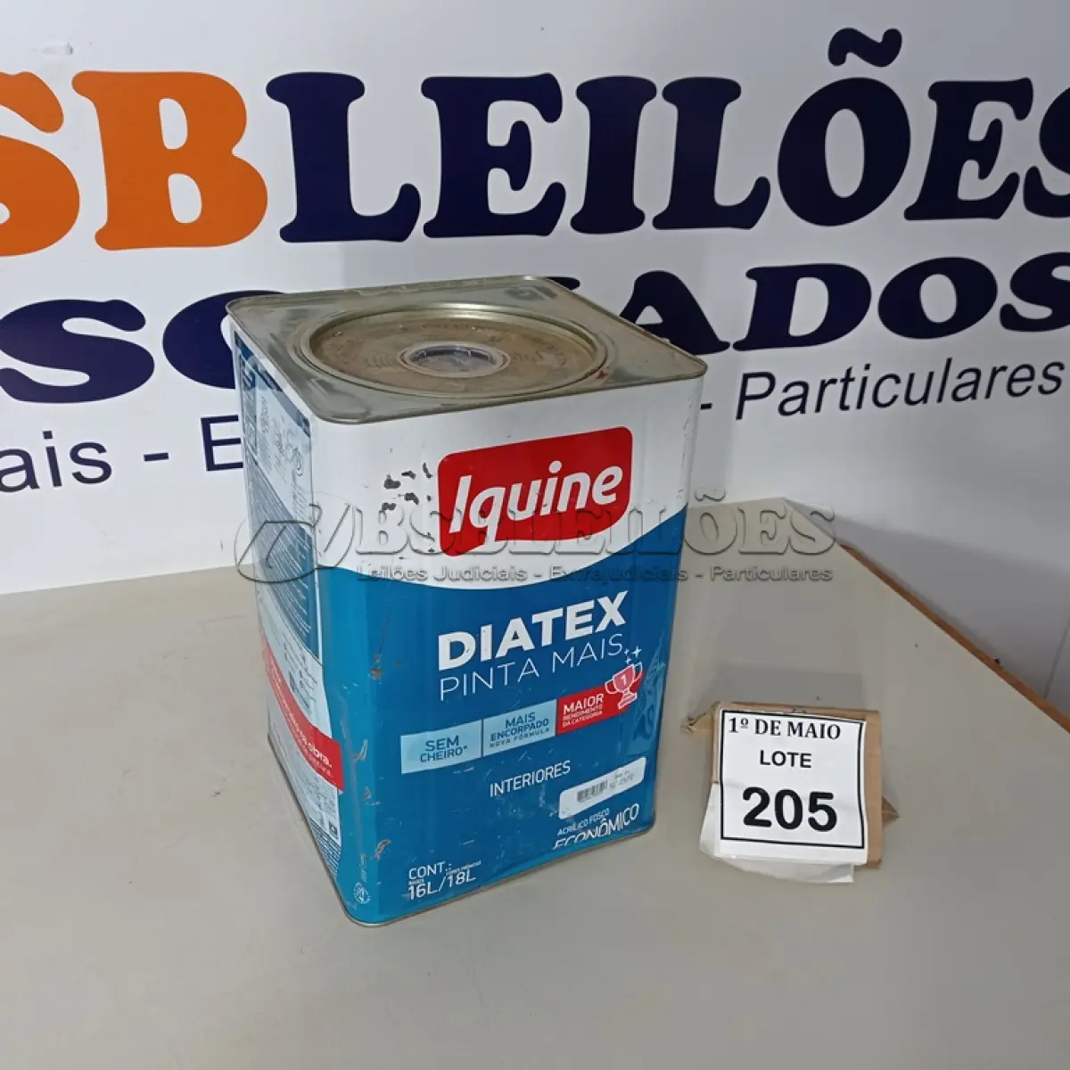 LOTE 205 - 01 LATA DE TINTA PARA INTERIORES DE 16/18 BRANCO BASE P MARCA IQUINE DIATEX. (NOVO)(NO ESTADO) ATENÇÃO! FAZER A VISITAÇÃO ANTES DE ARREMATAR, NÃO SABEMOS SE FUNCIONA. LEILÃO NÃO TEM GARANTIA E NEM DEVOLUÇÃO, SUJEITO A POSSÍVEIS AVARIAS VISÍVEIS/OCULTAS E/OU AUSÊNCIA DE COMPONENTES.
