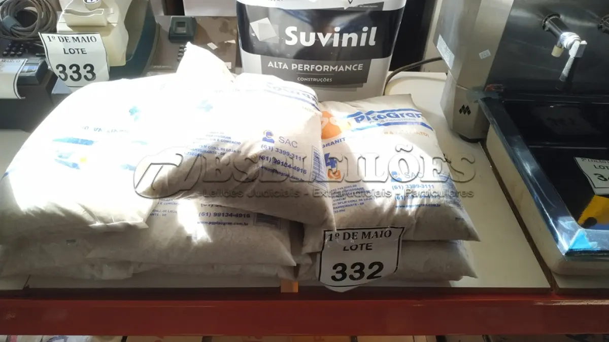 LOTE 332 - 10 PACOTES DE GRANITINA/08 PARA GRAFIADO COM 4KG CADA. (NO ESTADO) ATENÇÃO! FAZER A VISITAÇÃO ANTES DE ARREMATAR, NÃO SABEMOS SE FUNCIONA. LEILÃO NÃO TEM GARANTIA E NEM DEVOLUÇÃO, SUJEITO A POSSÍVEIS AVARIAS VISÍVEIS/OCULTAS E/OU AUSÊNCIA DE COMPONENTES.