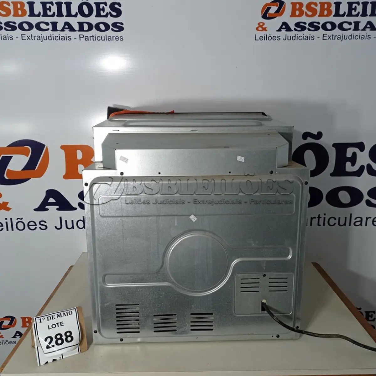 LOTE 288 - 01 FORNO ELÉTRICO MARCA ELECTROLUX SEM VOLTAGEM VISÍVEL E COM AVARIAS. (NO ESTADO) ATENÇÃO! FAZER A VISITAÇÃO ANTES DE ARREMATAR, NÃO SABEMOS SE FUNCIONA. LEILÃO NÃO TEM GARANTIA E NEM DEVOLUÇÃO, SUJEITO A POSSÍVEIS AVARIAS VISÍVEIS/OCULTAS E/OU AUSÊNCIA DE COMPONENTES.