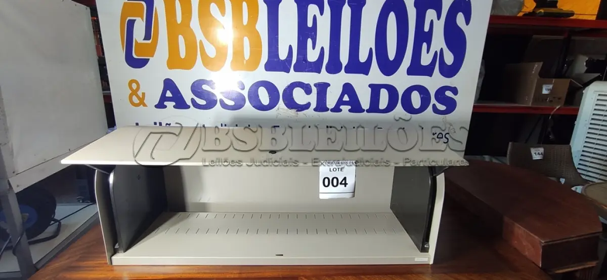 LOTE 004 - 01 ARMÁRIO SUSPENSO. (NO ESTADO EM QUE SE ENCONTRA. SUJEITO A AVARIAS OCULTAS/VISÍVEIS.)