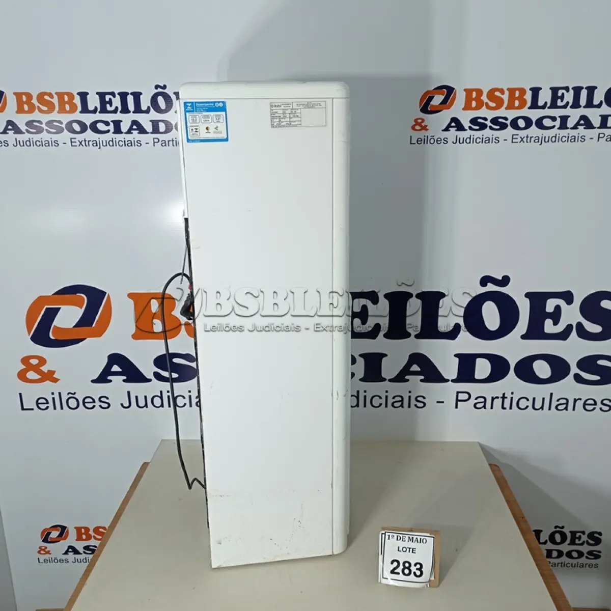 LOTE 283 - 01 BEBEDOURO PARA GARRAFÃO. (NO ESTADO) ATENÇÃO! FAZER A VISITAÇÃO ANTES DE ARREMATAR, NÃO SABEMOS SE FUNCIONA. LEILÃO NÃO TEM GARANTIA E NEM DEVOLUÇÃO, SUJEITO A POSSÍVEIS AVARIAS VISÍVEIS/OCULTAS E/OU AUSÊNCIA DE COMPONENTES.