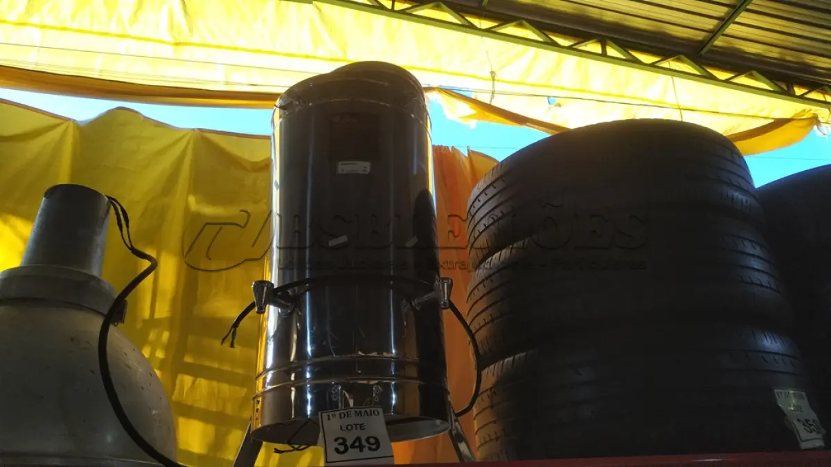 LOTE 349 - 01 CAFETEIRA INDUSTRIAL EM INOX.  (NO ESTADO) ATENÇÃO! FAZER A VISITAÇÃO ANTES DE ARREMATAR, NÃO SABEMOS SE FUNCIONA. LEILÃO NÃO TEM GARANTIA E NEM DEVOLUÇÃO, SUJEITO A POSSÍVEIS AVARIAS VISÍVEIS/OCULTAS E/OU AUSÊNCIA DE COMPONENTES.