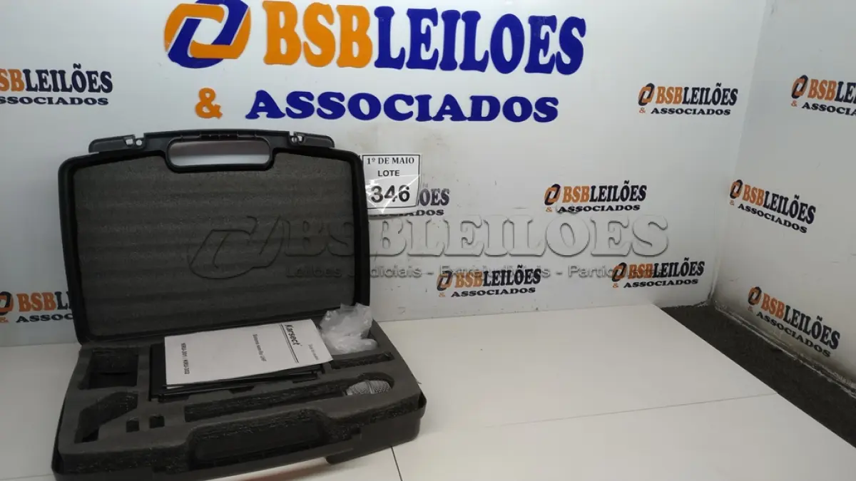 LOTE 346 - 01 RECEPTOR COM MICROFONE E CASE. (NO ESTADO) ATENÇÃO! FAZER A VISITAÇÃO ANTES DE ARREMATAR, NÃO SABEMOS SE FUNCIONA. LEILÃO NÃO TEM GARANTIA E NEM DEVOLUÇÃO, SUJEITO A POSSÍVEIS AVARIAS VISÍVEIS/OCULTAS E/OU AUSÊNCIA DE COMPONENTES.