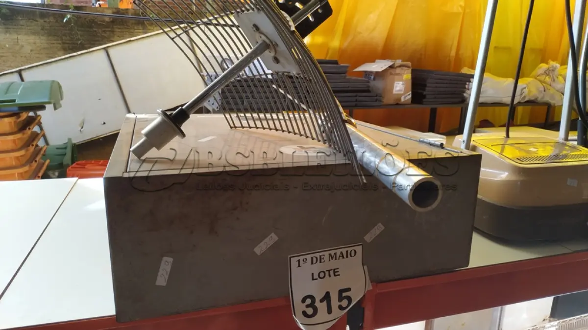 LOTE 315 - 01 QUADRO ELÉTRICO E 01 ANTENA VIA A RÁDIO.  (NO ESTADO) ATENÇÃO! FAZER A VISITAÇÃO ANTES DE ARREMATAR, NÃO SABEMOS SE FUNCIONA. LEILÃO NÃO TEM GARANTIA E NEM DEVOLUÇÃO, SUJEITO A POSSÍVEIS AVARIAS VISÍVEIS/OCULTAS E/OU AUSÊNCIA DE COMPONENTES.
