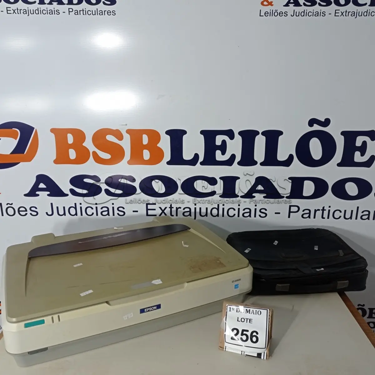 LOTE 256 - 01 SCANNER EPSON E 01 BOLSA PARA NOTEBOOK. (NO ESTADO) ATENÇÃO! FAZER A VISITAÇÃO ANTES DE ARREMATAR, NÃO SABEMOS SE FUNCIONA. LEILÃO NÃO TEM GARANTIA E NEM DEVOLUÇÃO, SUJEITO A POSSÍVEIS AVARIAS VISÍVEIS/OCULTAS E/OU AUSÊNCIA DE COMPONENTES.