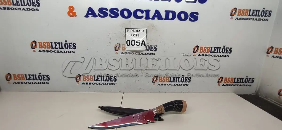LOTE 005 - 01 FACA ARTESANAL AÇO INOX CABO DE CHIFRE BAINHA DE COURO LEGITIMO TAMANHO TOTAL 34CM PESO 290G JÁ AFIADA (NOVO) (NO ESTADO) ATENÇÃO! FAZER A VISITAÇÃO ANTES DE ARREMATAR, NÃO SABEMOS SE FUNCIONA. LEILÃO NÃO TEM GARANTIA E NEM DEVOLUÇÃO, SUJEITO A POSSÍVEIS AVARIAS VISÍVEIS/OCULTAS E/OU AUSÊNCIA DE COMPONENTES.