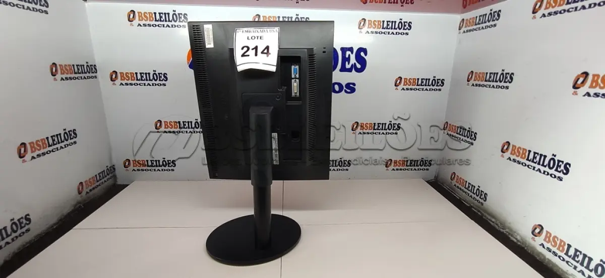 LOTE 214 - 01 MONITOR SAMSUNG. (NO ESTADO EM QUE SE ENCONTRA. SUJEITO A AVARIAS OCULTAS/VISÍVEIS.)