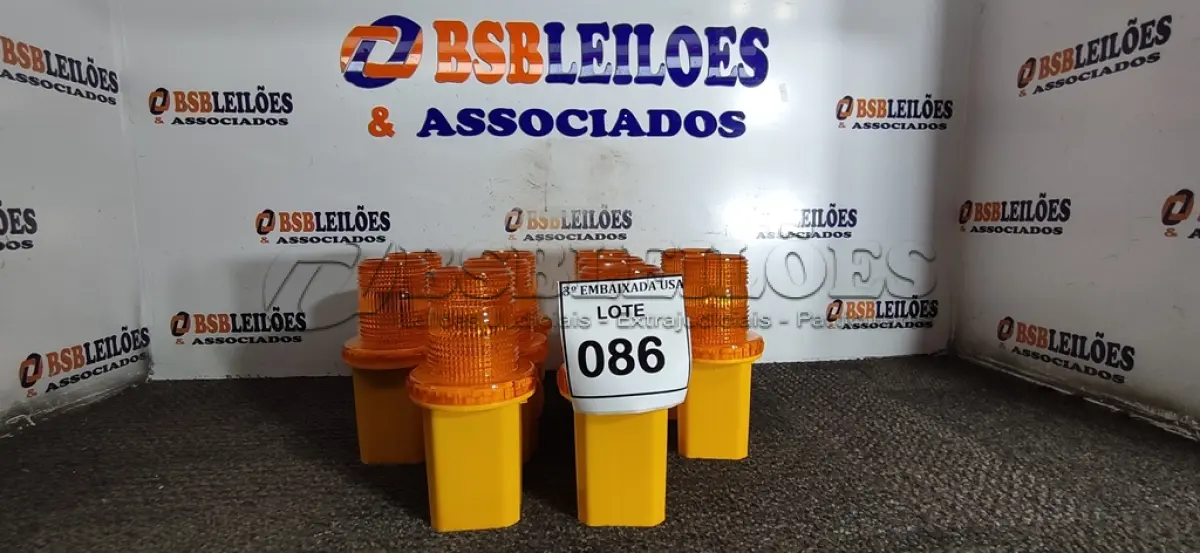 LOTE 086 - 10 SINALIZADORES SOLAR LIGHT GREN POWER. (NO ESTADO EM QUE SE ENCONTRA. SUJEITO A AVARIAS OCULTAS/VISÍVEIS.)