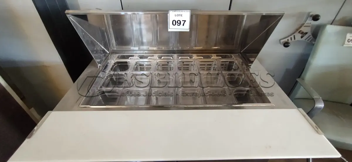 LOTE 097 - 01 BALCÃO REFRIGERADO COM CUBAS 110V. (NO ESTADO EM QUE SE ENCONTRA. SUJEITO A AVARIAS OCULTAS/VISÍVEIS.)