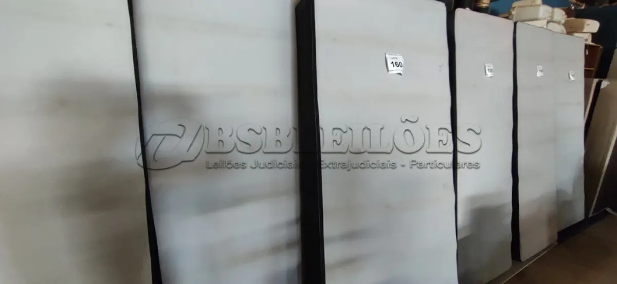 LOTE 160 - 02 BASES DE CAMA BOX CASAL. (NO ESTADO EM QUE SE ENCONTRA. SUJEITO A AVARIAS OCULTAS/VISÍVEIS.)