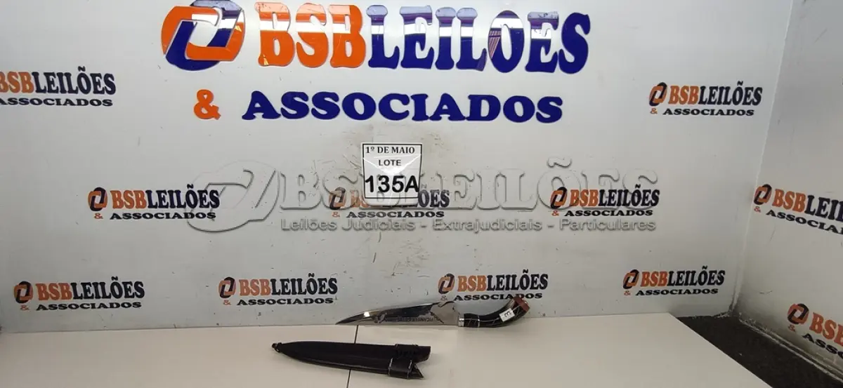 LOTE 135 - 01 FACA ARTESANAL AÇO INOX CABO DE CHIFRE BAINHA DE COURO LEGITIMO TAMANHO TOTAL 34CM PESO 290G JÁ AFIADA   (NOVO) (NO ESTADO) ATENÇÃO! FAZER A VISITAÇÃO ANTES DE ARREMATAR, NÃO SABEMOS SE FUNCIONA. LEILÃO NÃO TEM GARANTIA E NEM DEVOLUÇÃO, SUJEITO A POSSÍVEIS AVARIAS VISÍVEIS/OCULTAS E/OU AUSÊNCIA DE COMPONENTES.