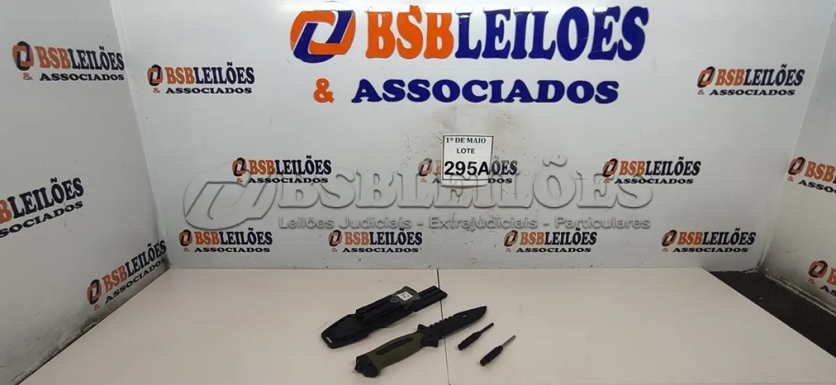 LOTE 295 - 01 FACA TÁTICA IMPORTADO AÇO INOXIDÁVEL CABO EM POLÍMERO    BAINHA EM POLÍMERO COM AMOLADOR E PEDERNEIRA TAMANHO TOTAL 26CM PESO 188G JÁ AFIADA  
